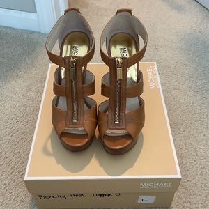 Michael Kors tan heels size 7